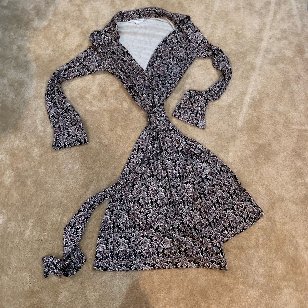 Beautiful Diane von Furstenberg wrap dress sz 4